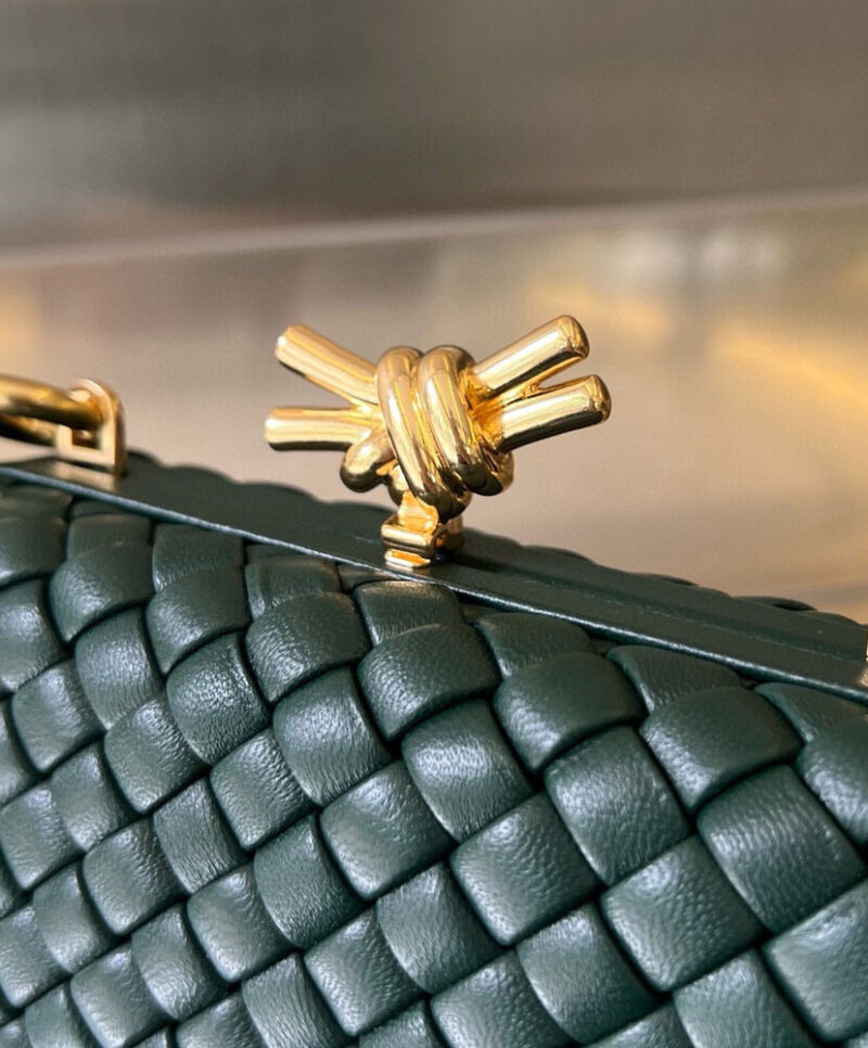 Bottega Veneta Knot With Chain 776662
